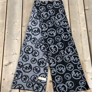 MICHAEL Michael Kors Logo Knitted Scarf